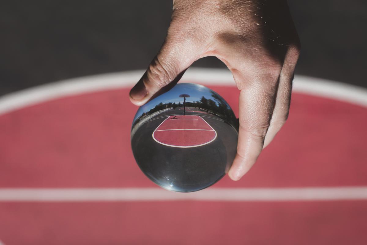 lensball-red-and-black-basketball-court_4460x4460